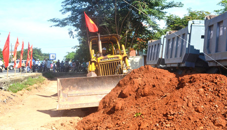 Phó Thủ tướng Nguyễn Xuân Phúc yêu cầu bàn giao mặt bằng dự án mở rộng quốc lộ 1 đúng tiến độ